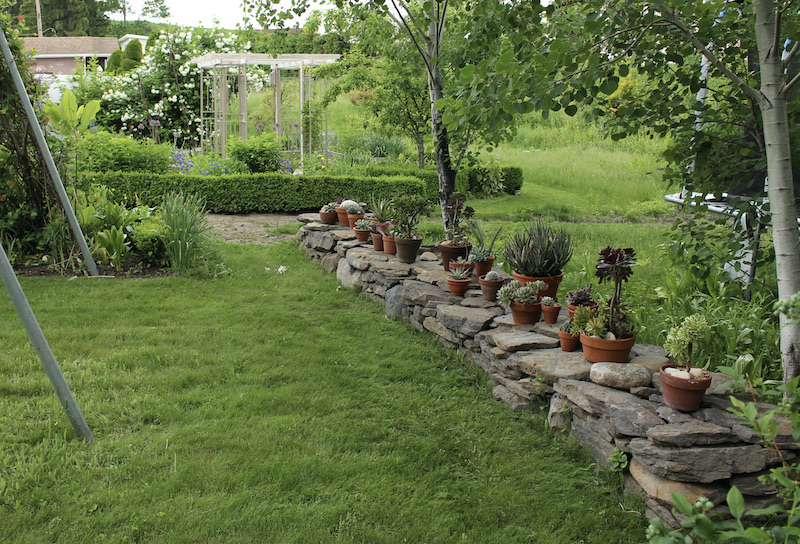 garden dry stack stone wall